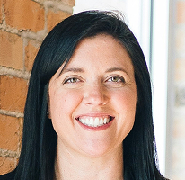Πορτρέτο της Sophie Hartwell, επικεφαλής της εξυπηρέτησης πελατών στην ομάδα υπηρεσιών